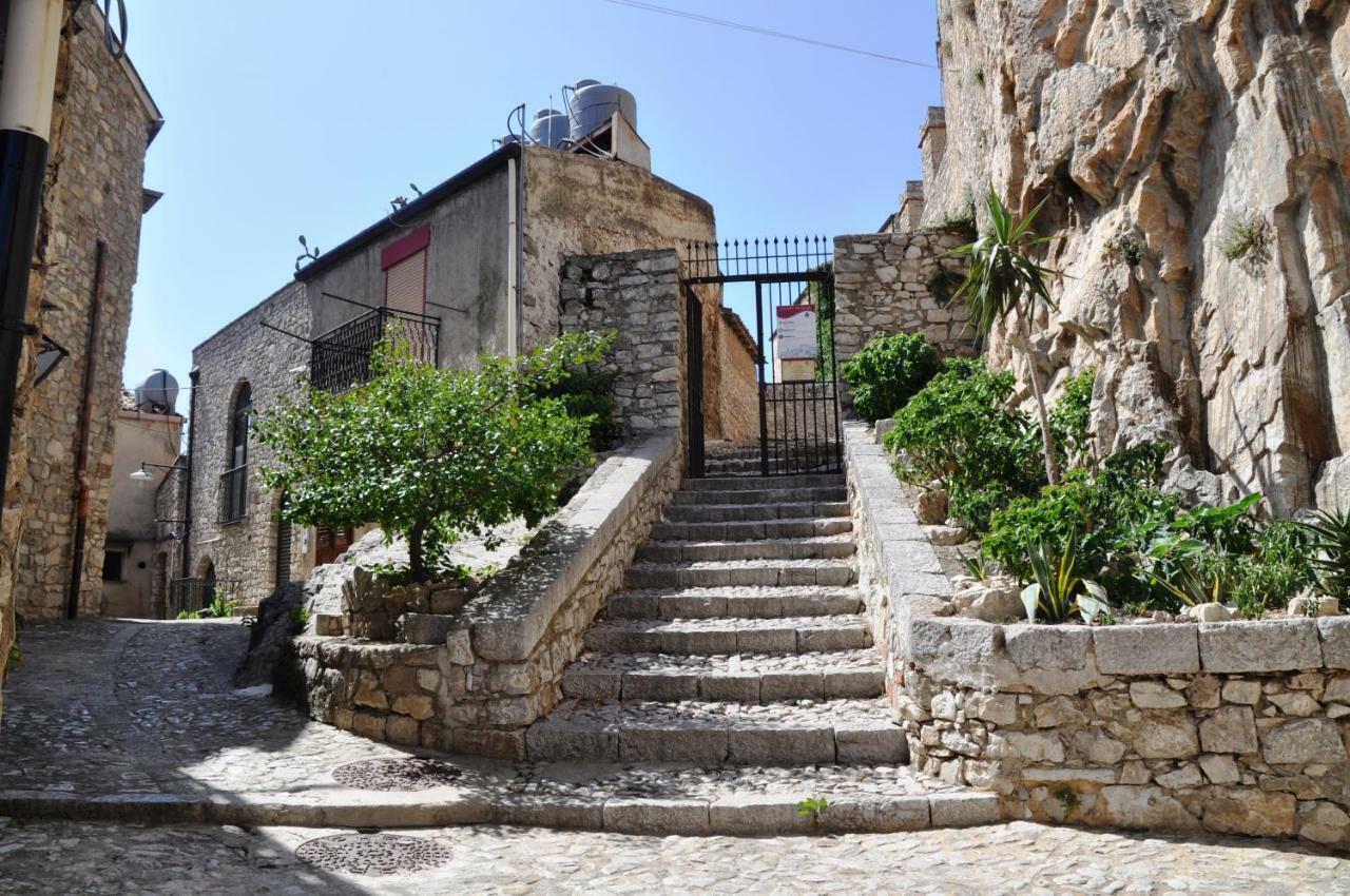 Villetta In Centro Storico Caccamo Экстерьер фото